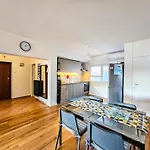 Mari Apartment *